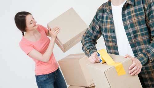 Customer and mover discussing moving plans